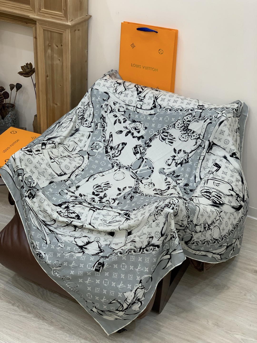 LV x TM 140披肩【140顶级丝绒双面同色披肩】本款LVxTMMonogram Multicol