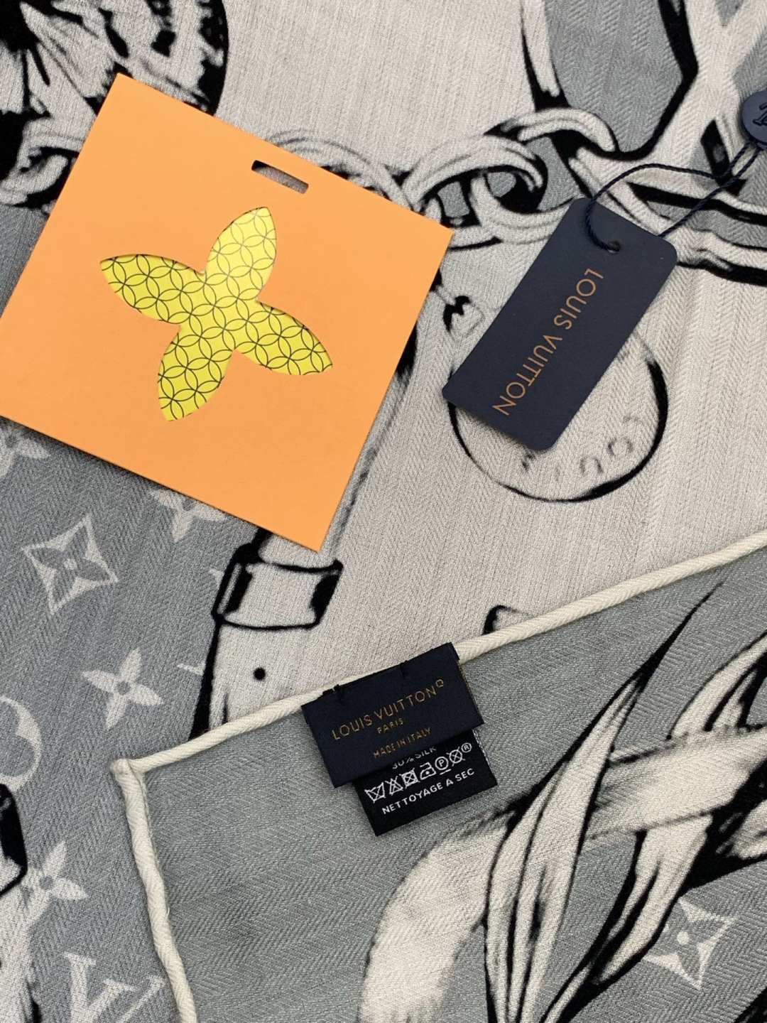 LV x TM 140披肩【140顶级丝绒双面同色披肩】本款LVxTMMonogram Multicol