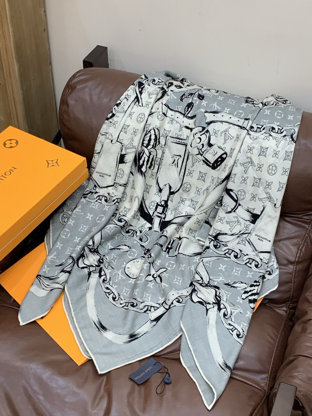 LV x TM 140披肩【140顶级丝绒双面同色披肩】本款LVxTMMonogram Multicol