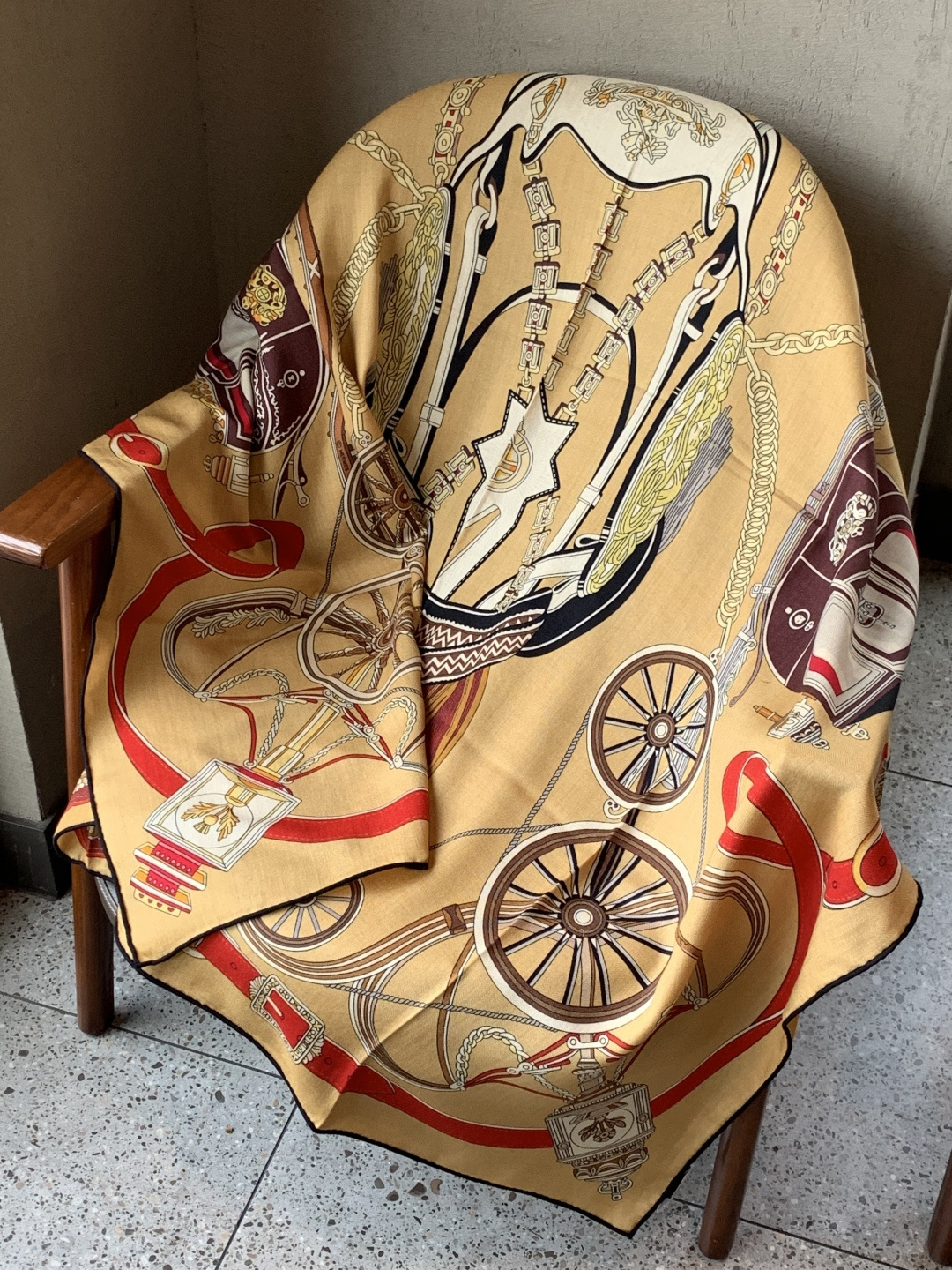 羊绒新款🆕👏👏买了都说好看‼️推荐💕爱马仕双面同色羊绒方巾【双面同色140】，顶级工艺超值‼️爱马仕专柜