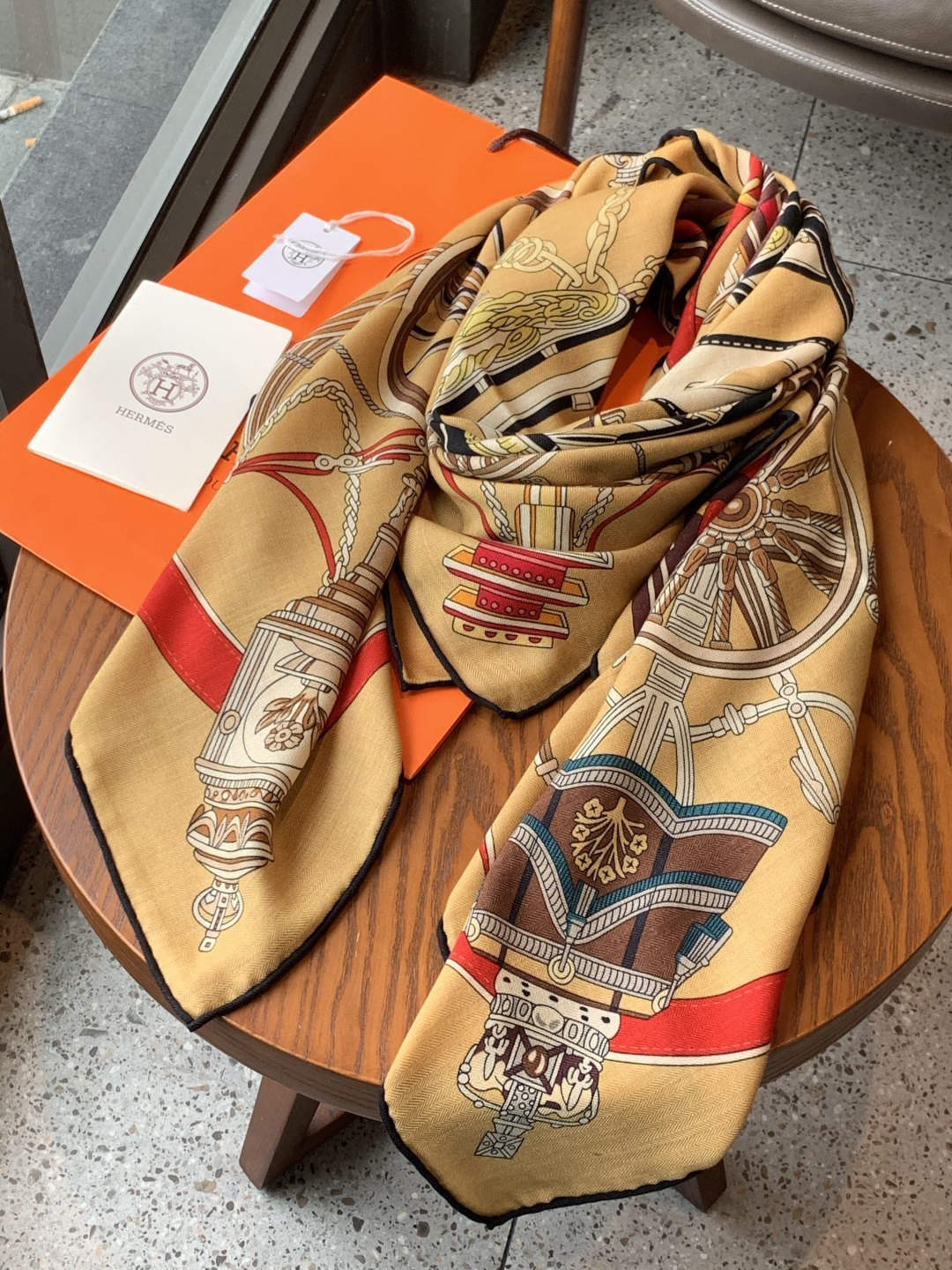 羊绒新款🆕👏👏买了都说好看‼️推荐💕爱马仕双面同色羊绒方巾【双面同色140】，顶级工艺超值‼️爱马仕专柜