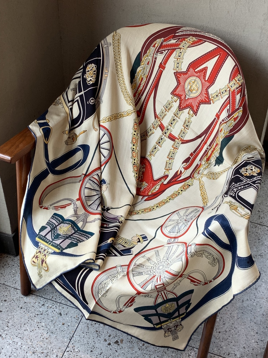 羊绒新款🆕👏👏买了都说好看‼️推荐💕爱马仕双面同色羊绒方巾【双面同色140】，顶级工艺超值‼️爱马仕专柜