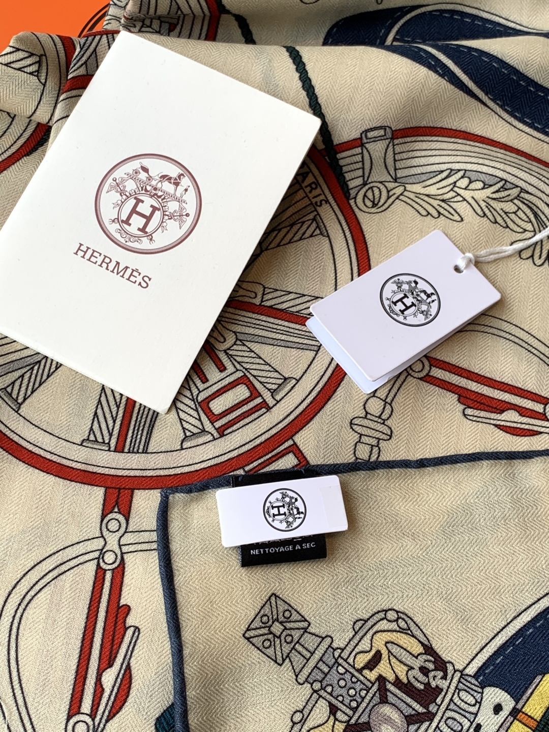 羊绒新款🆕👏👏买了都说好看‼️推荐💕爱马仕双面同色羊绒方巾【双面同色140】，顶级工艺超值‼️爱马仕专柜