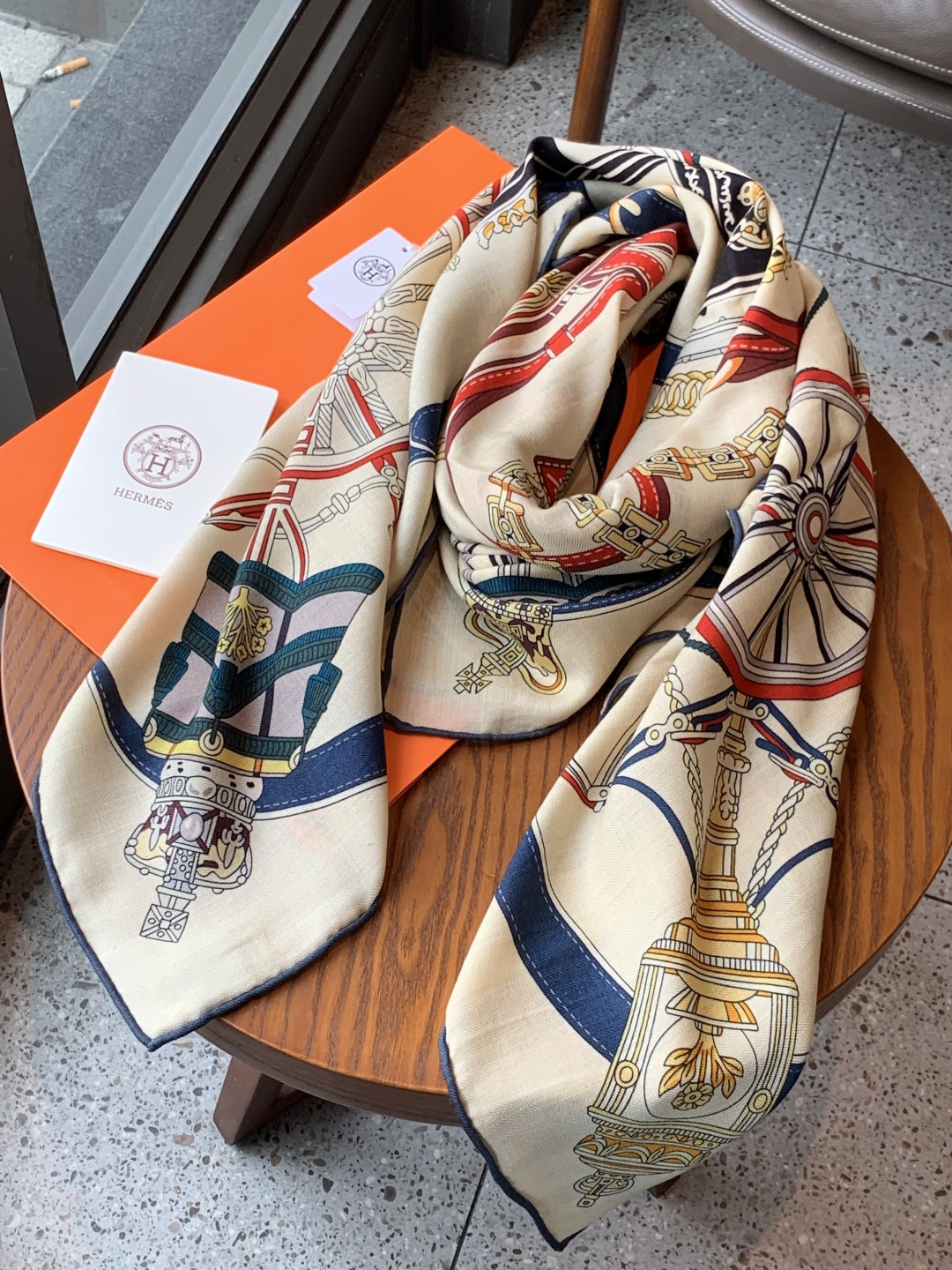 羊绒新款🆕👏👏买了都说好看‼️推荐💕爱马仕双面同色羊绒方巾【双面同色140】，顶级工艺超值‼️爱马仕专柜