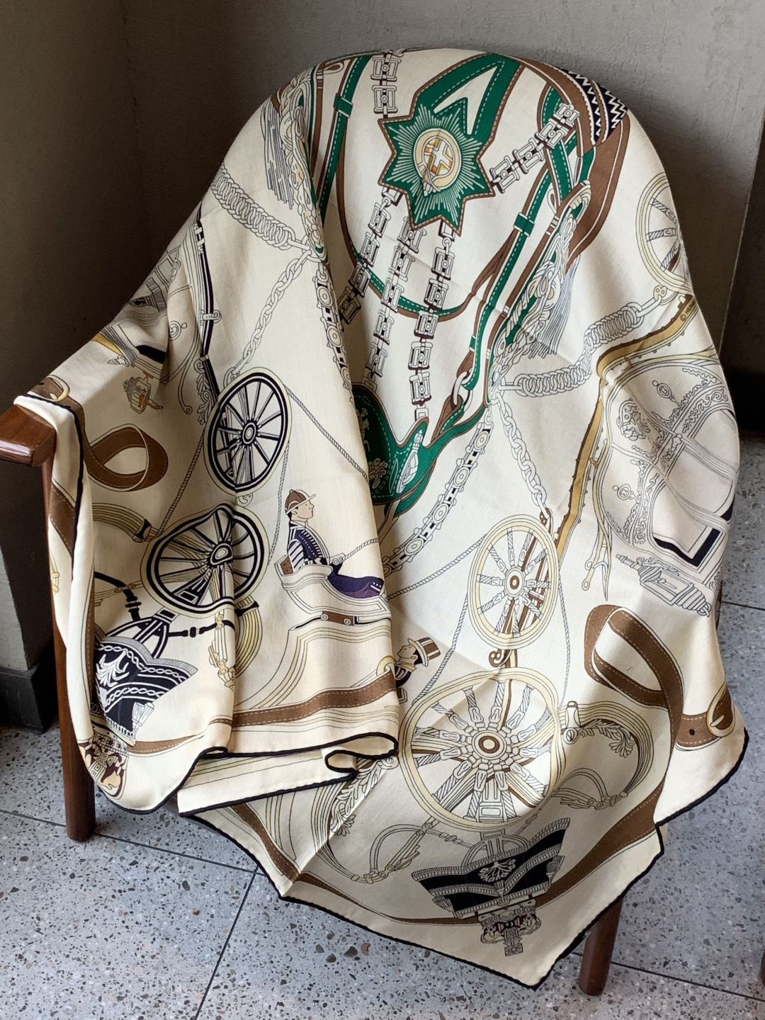 羊绒新款🆕👏👏买了都说好看‼️推荐💕爱马仕双面同色羊绒方巾【双面同色140】，顶级工艺超值‼️爱马仕专柜