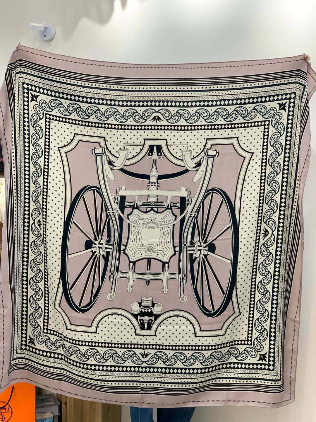 羊绒新款🆕👏👏买了都说好看‼️推荐💕爱马仕双面同色羊绒方巾【双面同色140】，顶级工艺超值‼️爱马仕专柜