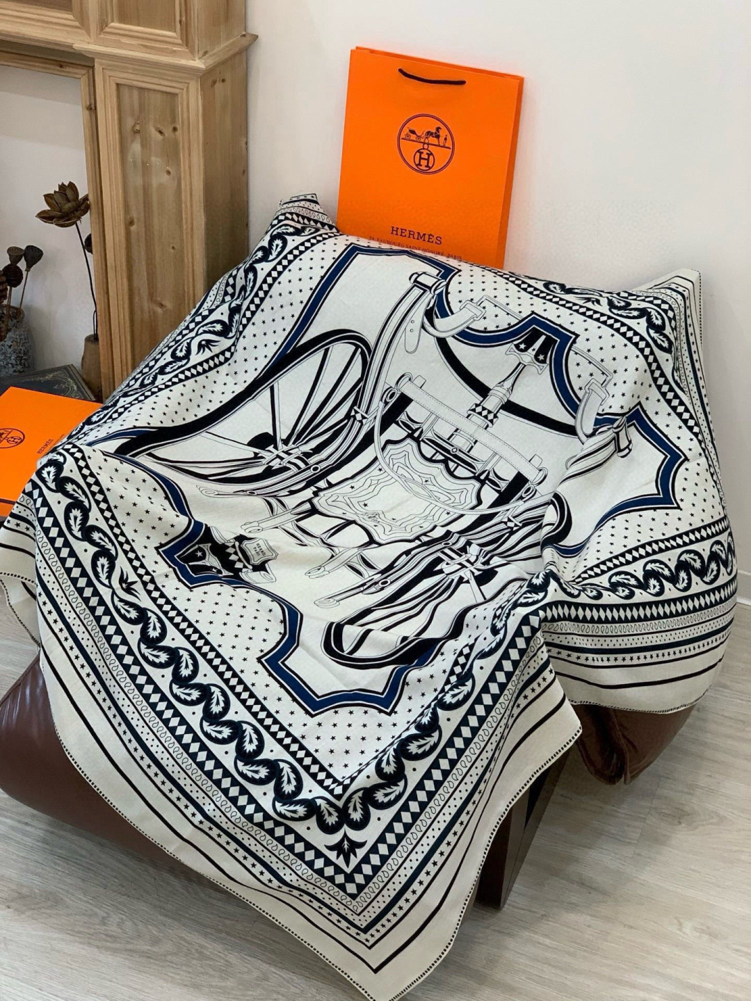 羊绒新款🆕👏👏买了都说好看‼️推荐💕爱马仕双面同色羊绒方巾【双面同色140】，顶级工艺超值‼️爱马仕专柜