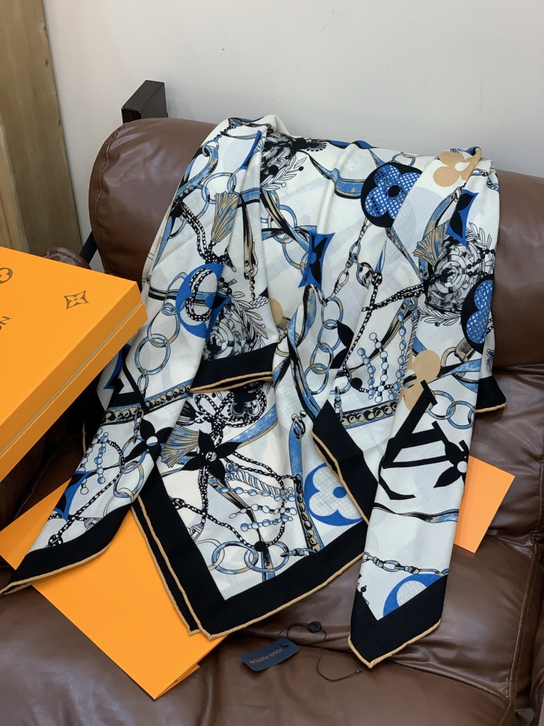 LV x TM 140披肩【140顶级丝绒双面同色披肩】本款LVxTMMonogram Multicol
