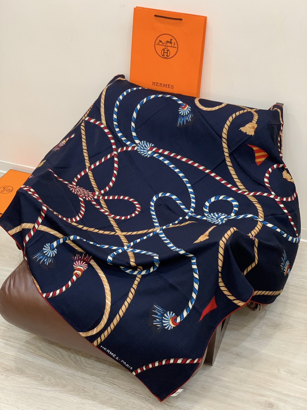 羊绒新款🆕👏👏买了都说好看‼️推荐💕爱马仕双面同色羊绒方巾【双面同色140】，顶级工艺超值‼️爱马仕专柜