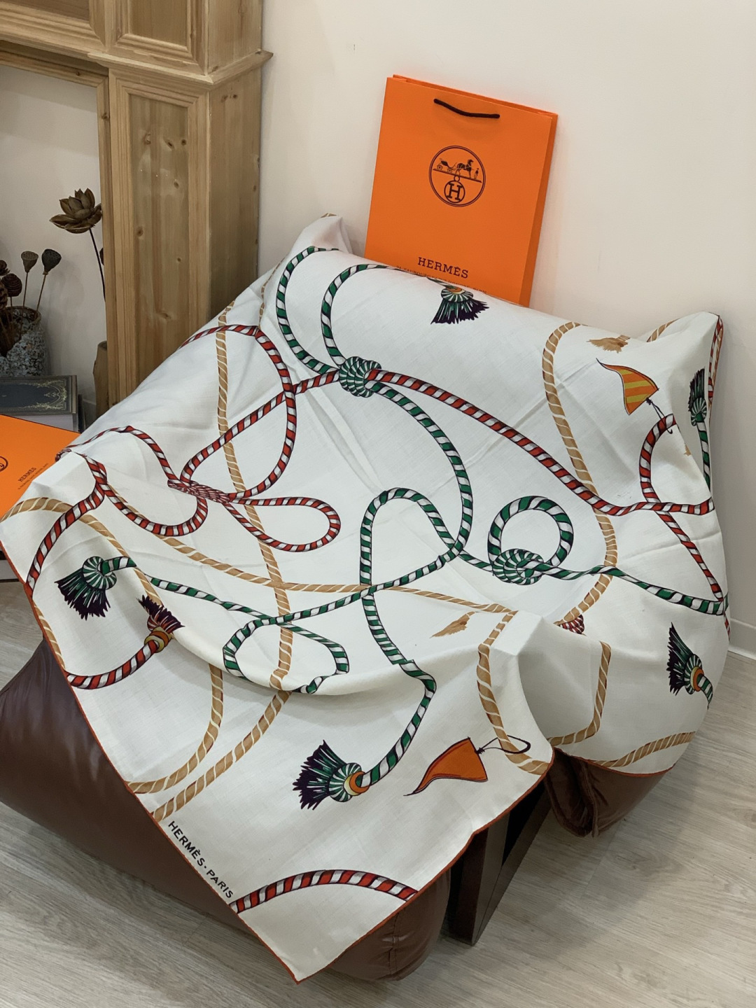 羊绒新款🆕👏👏买了都说好看‼️推荐💕爱马仕双面同色羊绒方巾【双面同色140】，顶级工艺超值‼️爱马仕专柜