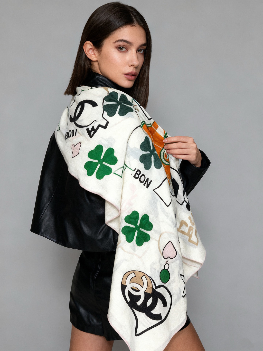 2025秋冬高级成衣系列～Chanel 【140双面同色丝绒披肩】此系列谱写一曲自由轻灵的赞歌本系列作品