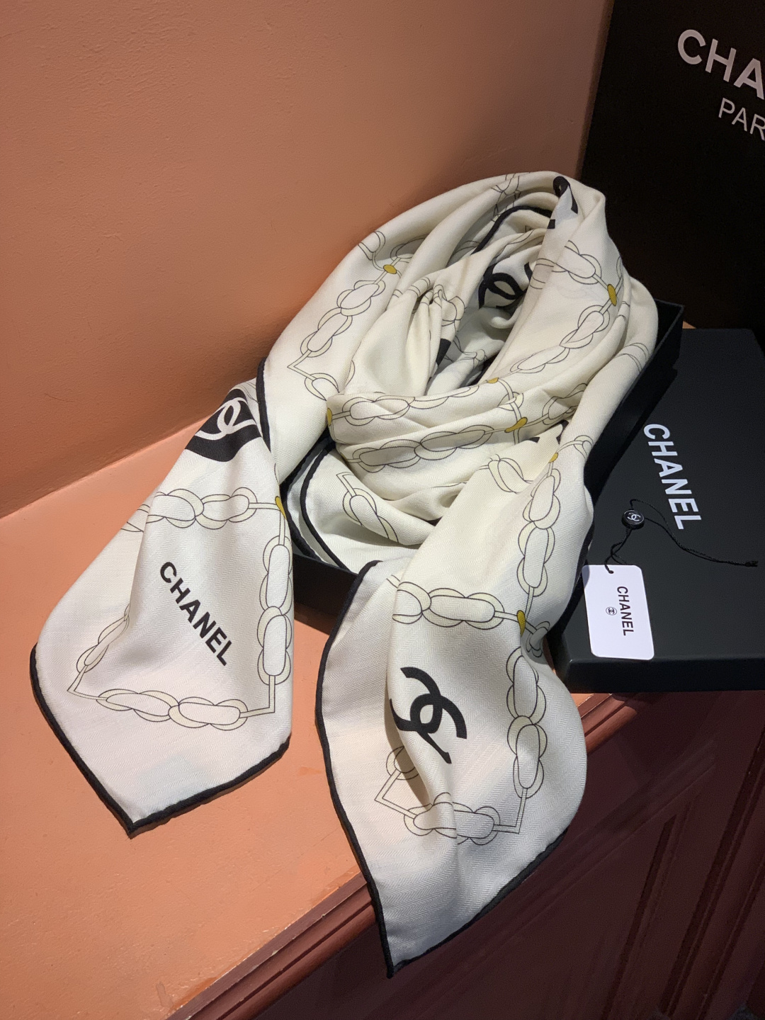 2025秋冬高级成衣系列～Chanel 【140双面同色丝绒披肩】此系列谱写一曲自由轻灵的赞歌本系列作品