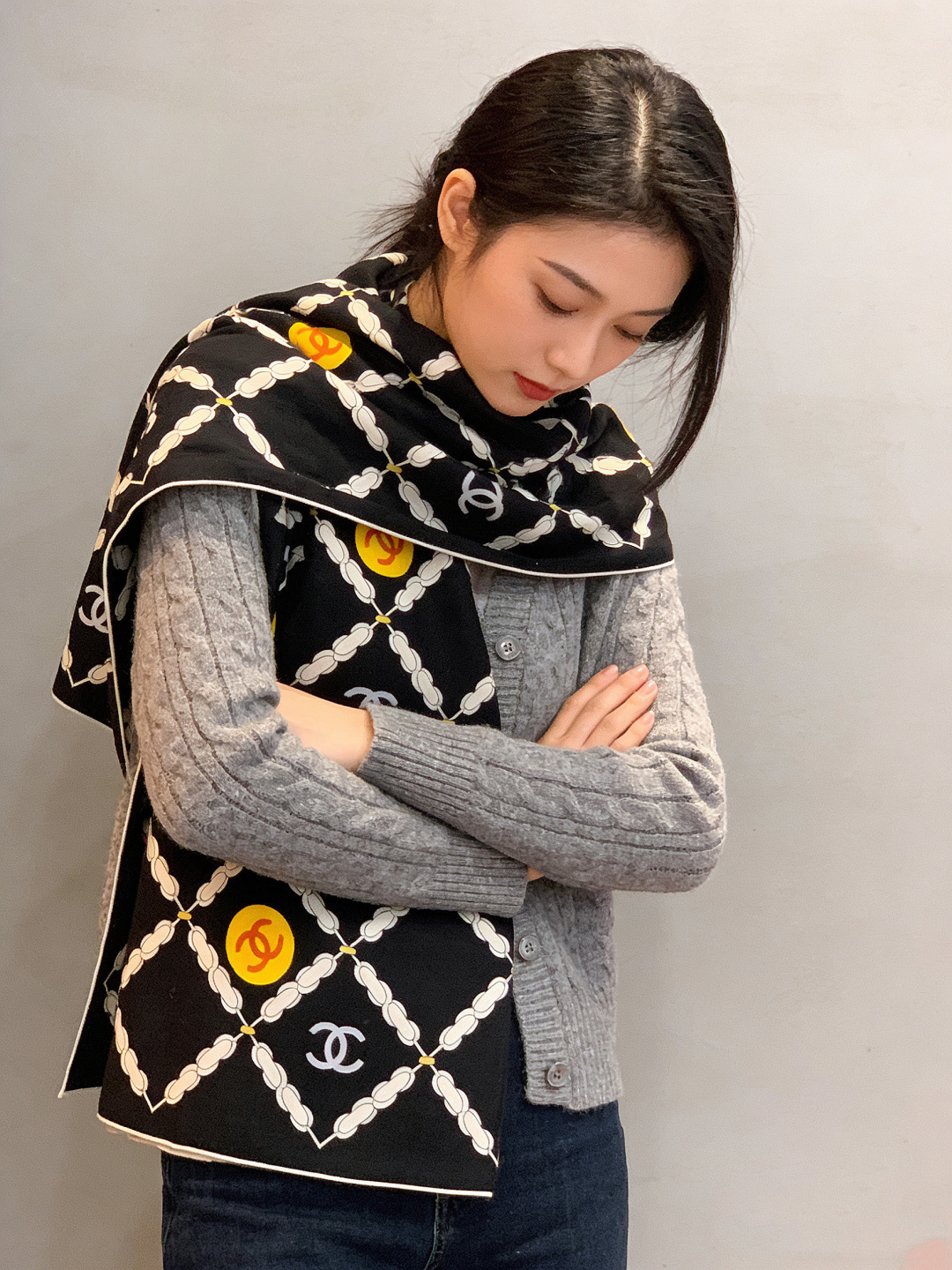 2025秋冬高级成衣系列～Chanel 【140双面同色丝绒披肩】此系列谱写一曲自由轻灵的赞歌本系列作品