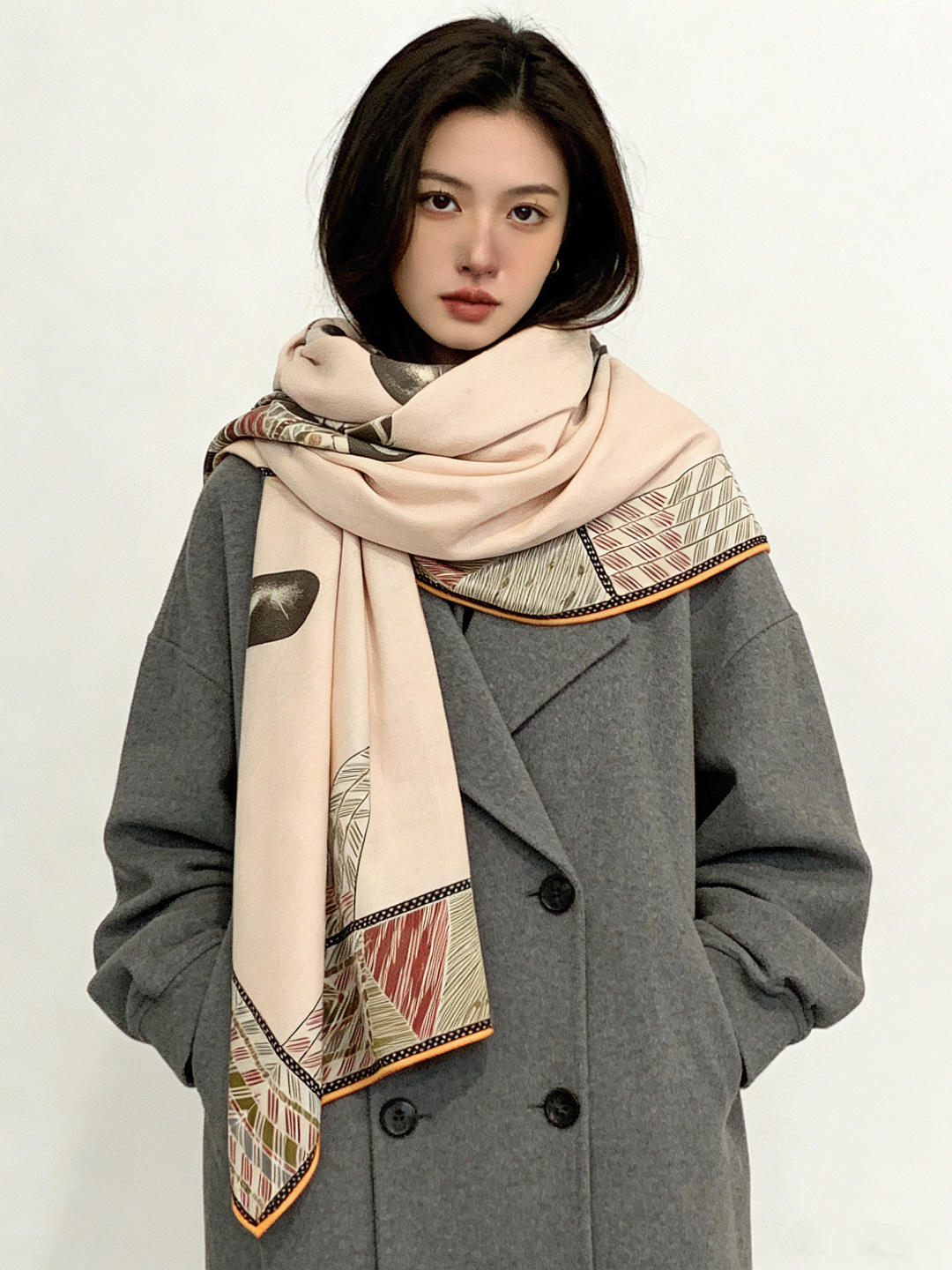 ✨✨【双面同色 丝毛款】H家羊绒新款 买了都说好看‼️推荐💕【骏马披挂 140】羊绒方巾‼️H家ZG爆款