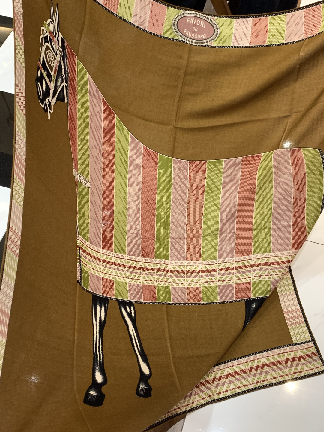 ✨✨【双面同色 丝毛款】H家羊绒新款 买了都说好看‼️推荐💕【骏马披挂 140】羊绒方巾‼️H家ZG爆款