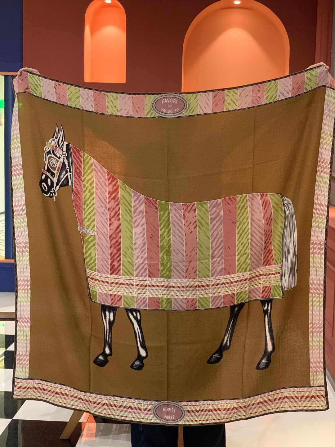 ✨✨【双面同色 丝毛款】H家羊绒新款 买了都说好看‼️推荐💕【骏马披挂 140】羊绒方巾‼️H家ZG爆款