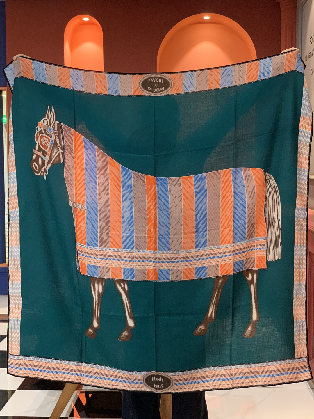 ✨✨【双面同色 丝毛款】H家羊绒新款 买了都说好看‼️推荐💕【骏马披挂 140】羊绒方巾‼️H家ZG爆款