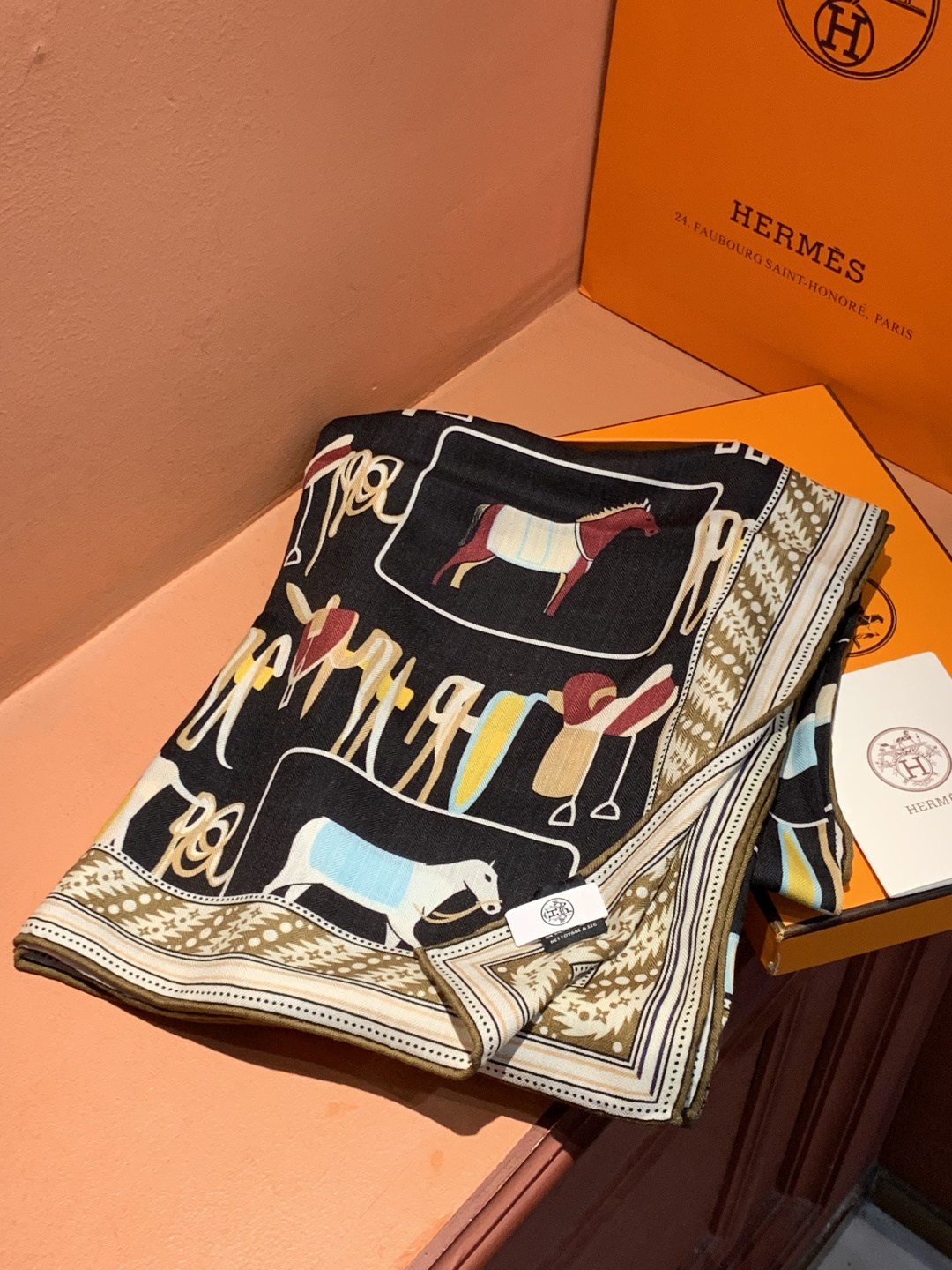 ✨✨【双面同色 丝毛款】H家羊绒新款 买了都说好看‼️推荐💕【骏马披挂 140】羊绒方巾‼️H家ZG爆款