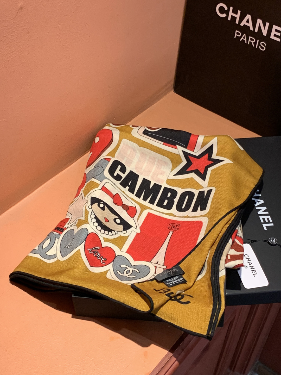 2025秋冬高级成衣系列～Chanel 【140双面同色丝绒披肩】此系列谱写一曲自由轻灵的赞歌本系列作品