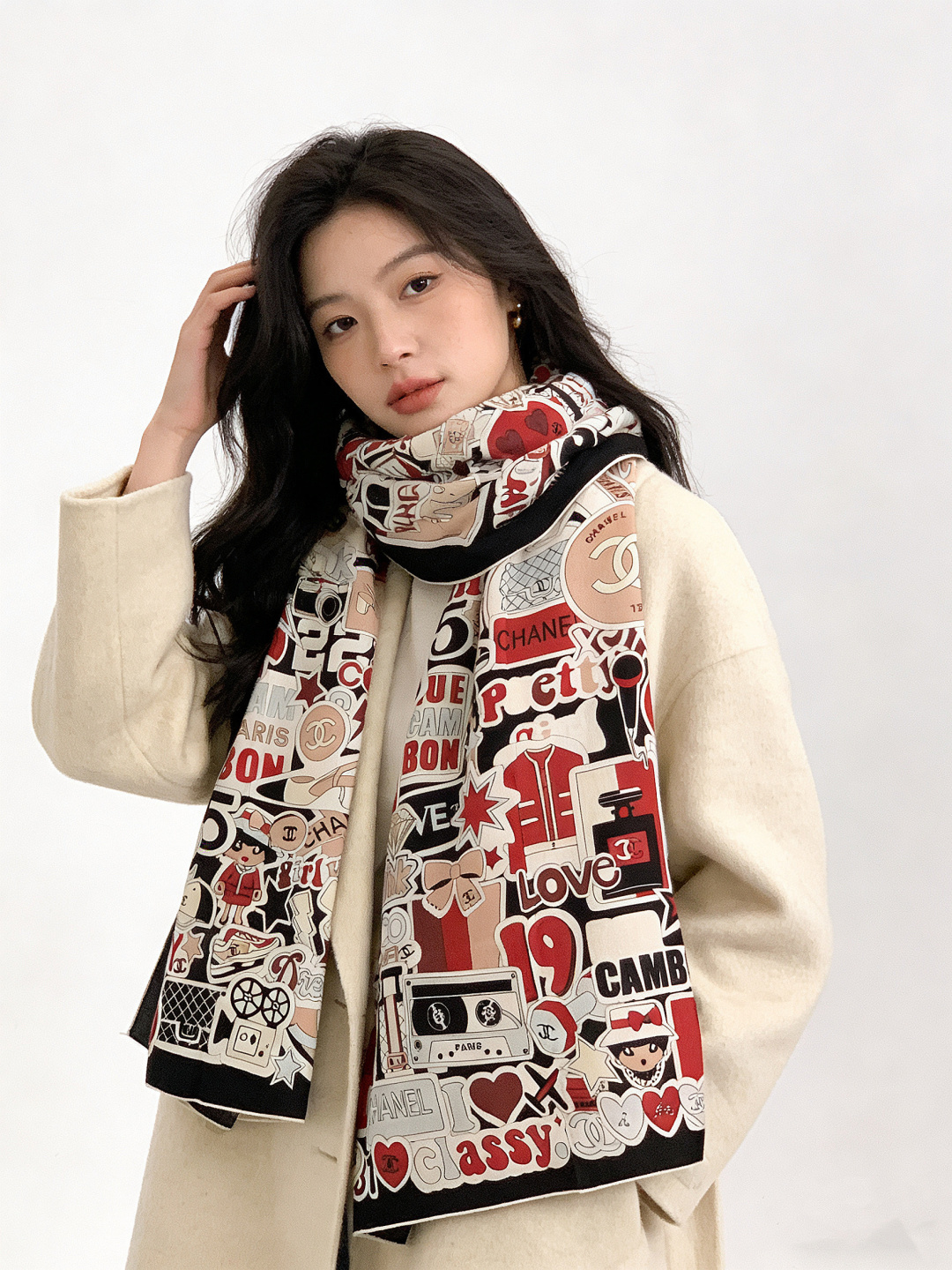 2025秋冬高级成衣系列～Chanel 【140双面同色丝绒披肩】此系列谱写一曲自由轻灵的赞歌本系列作品