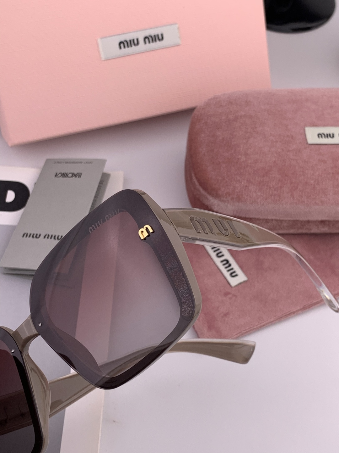 MIUMIU/缪缪🖇🖇2025🌟闪耀新款璀璨登台 ❤❤太阳镜潮品 精致个性设计简约时尚 专柜品质值得拥有