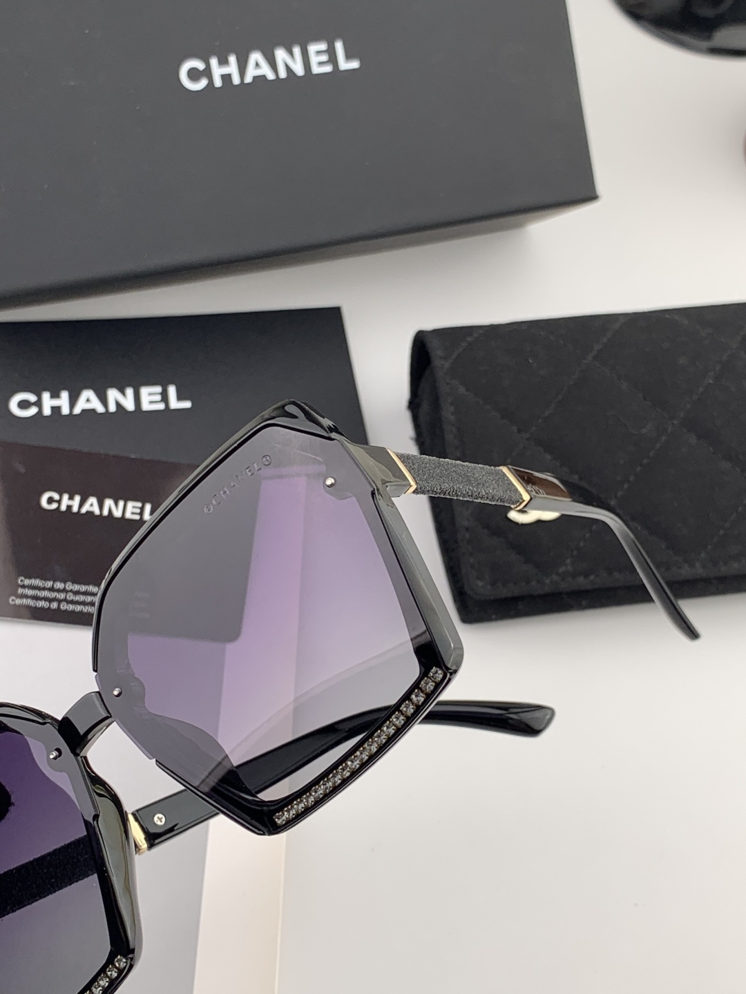 【CHANEL】香奈儿 2025新款潮流爆款 时尚方框太阳镜 佩戴舒适 网红潮款墨镜 ♥️♥️型号：CH