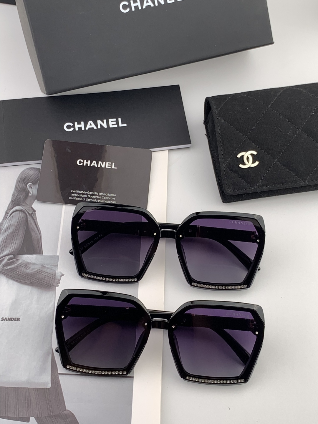 【CHANEL】香奈儿 2025新款潮流爆款 时尚方框太阳镜 佩戴舒适 网红潮款墨镜 ♥️♥️型号：CH