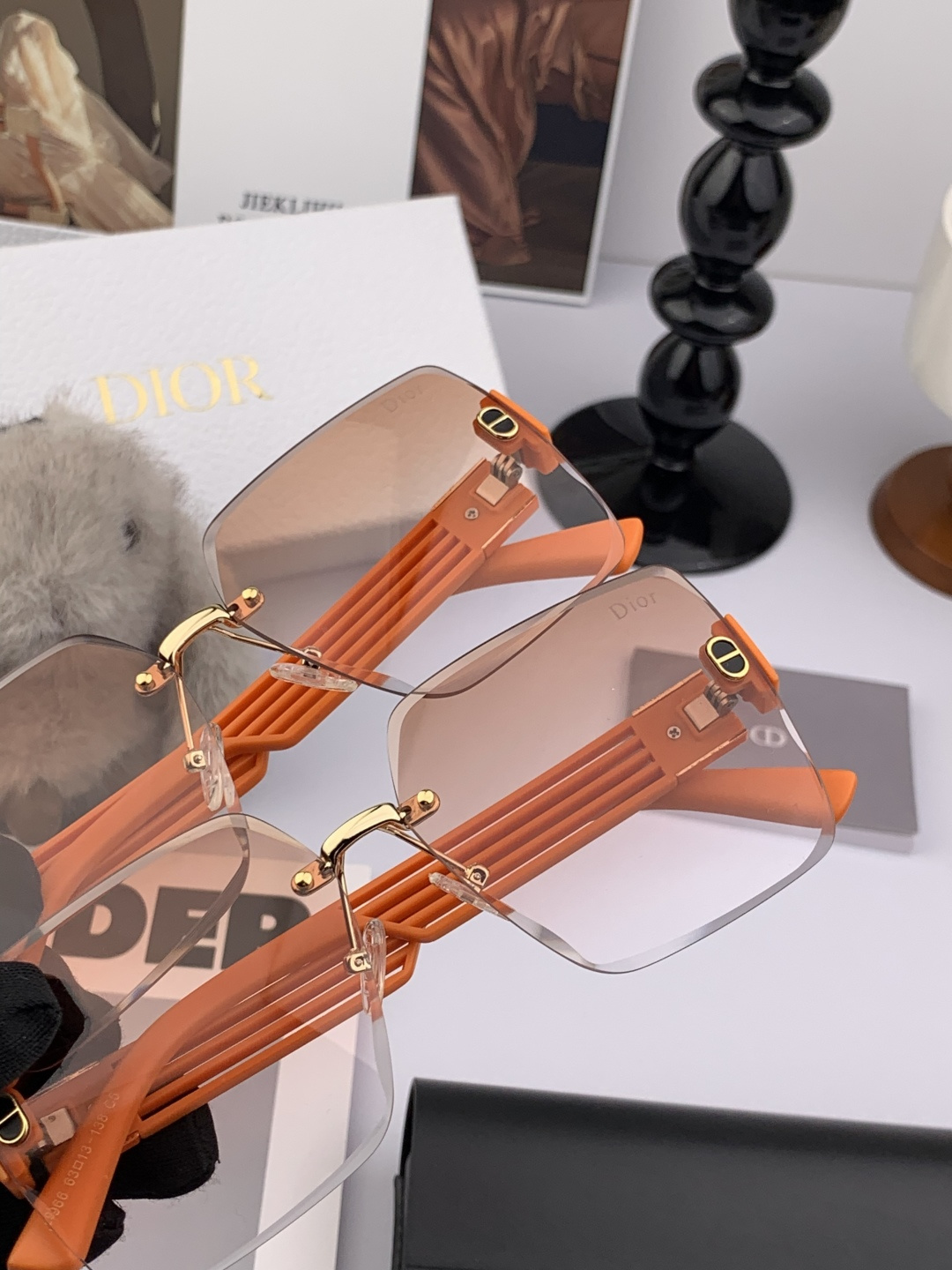 🔺 【DIOR-迪奥】2025开春新款 潮流爆款 时尚方框太阳镜 高品质 佩戴舒适 网红潮款墨镜 型号：