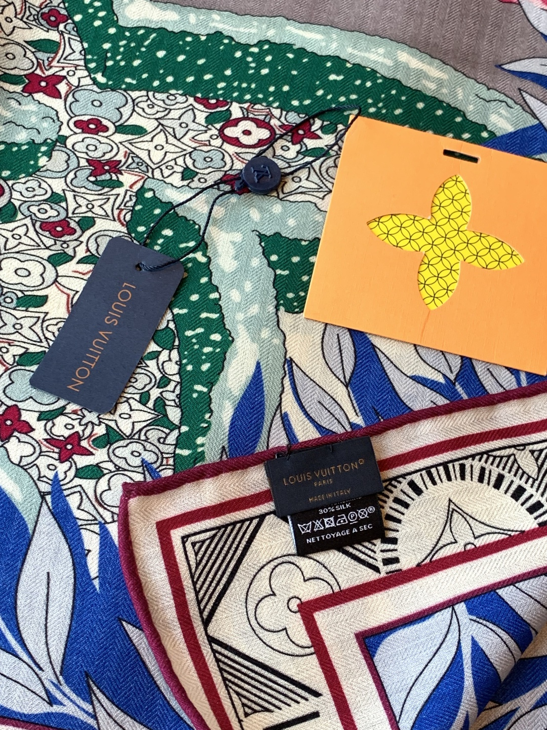 🆕L.viP 定制级别 【双面同色高奢丝绒方巾，baby绒级别的超柔触感】只有我家的品质才能叫丝绒方巾路