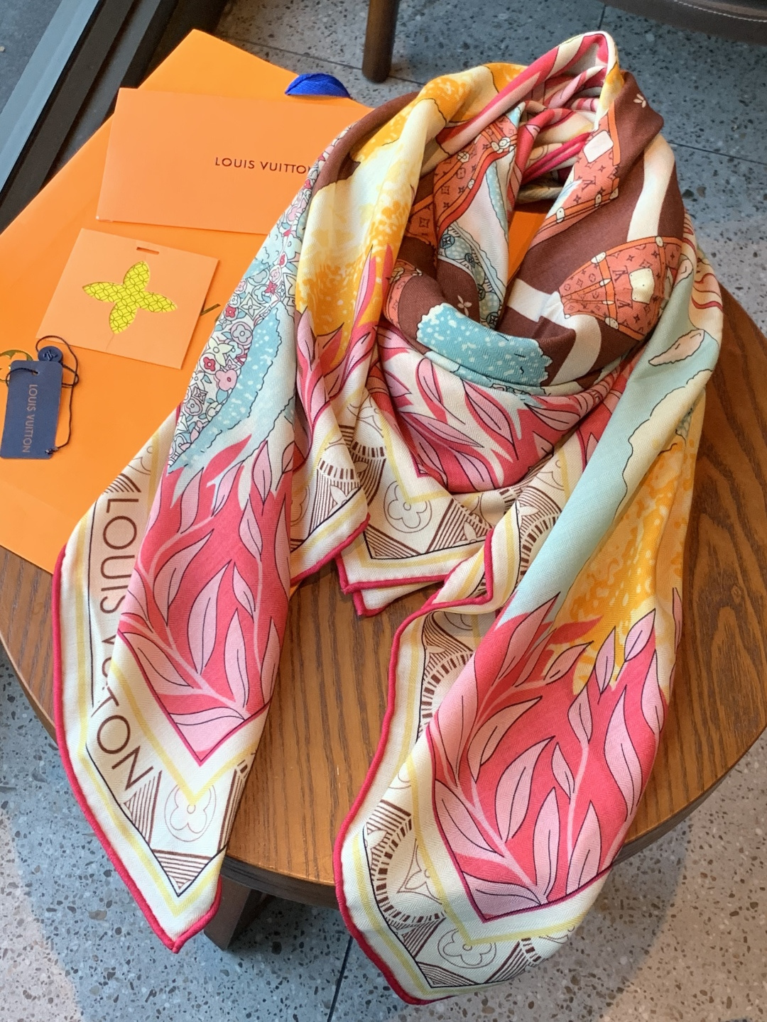 🆕L.viP 定制级别 【双面同色高奢丝绒方巾，baby绒级别的超柔触感】只有我家的品质才能叫丝绒方巾路