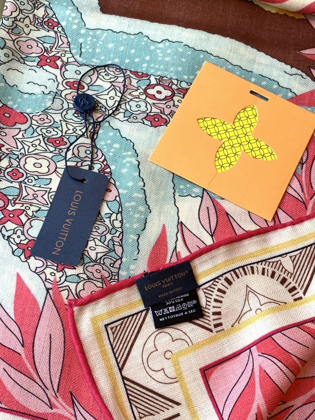 🆕L.viP 定制级别 【双面同色高奢丝绒方巾，baby绒级别的超柔触感】只有我家的品质才能叫丝绒方巾路