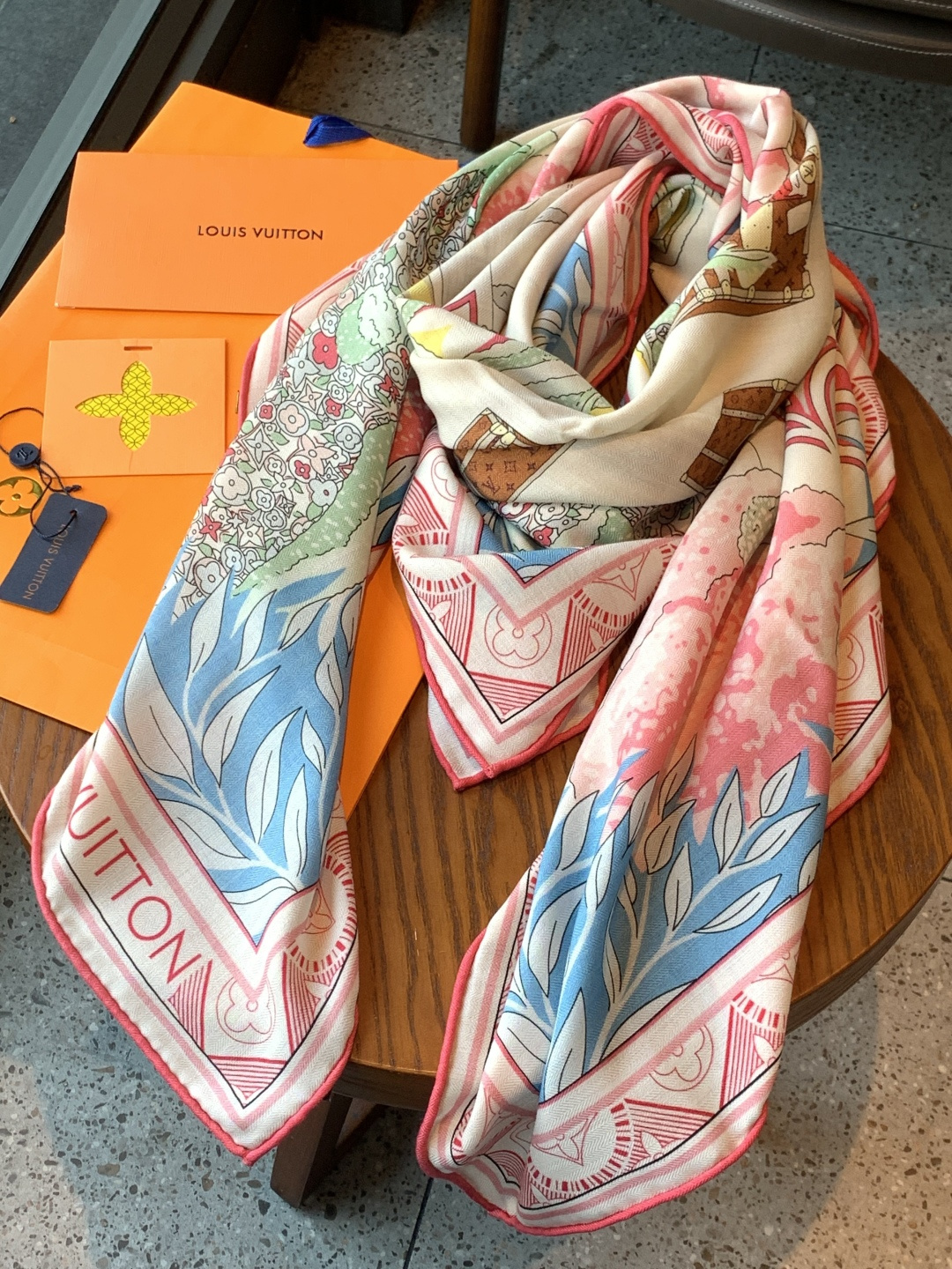 🆕L.viP 定制级别 【双面同色高奢丝绒方巾，baby绒级别的超柔触感】只有我家的品质才能叫丝绒方巾路