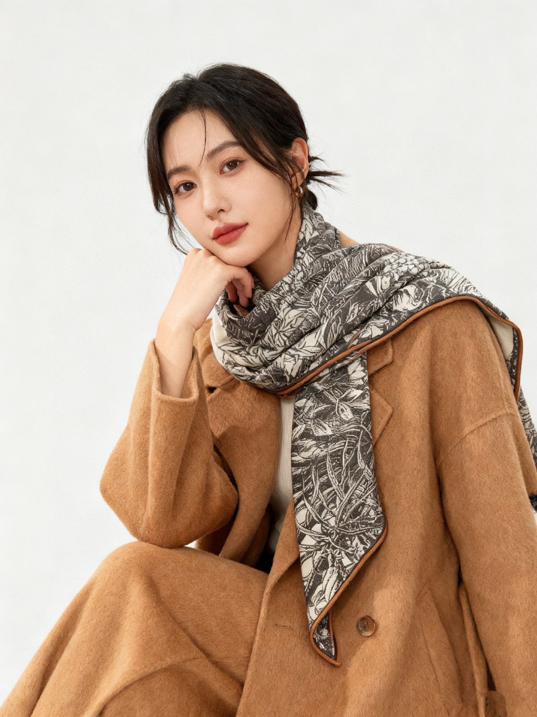 💟2025年秋冬抢先 上新💞【双面同色丝绒方巾】手工卷边山羊绒和真丝混纺披肩（70%山羊绒，30%桑蚕丝