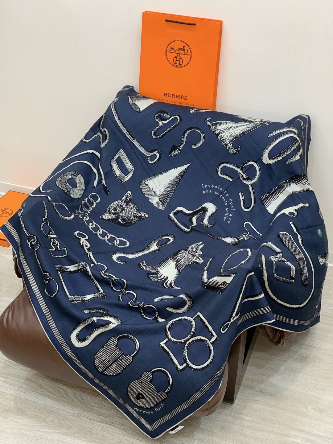 爱马仕(Hermes)【💗】 | “马具故事的诗意回顾”140披肩 【上新❤️】 永远秉承高品质手工卷边