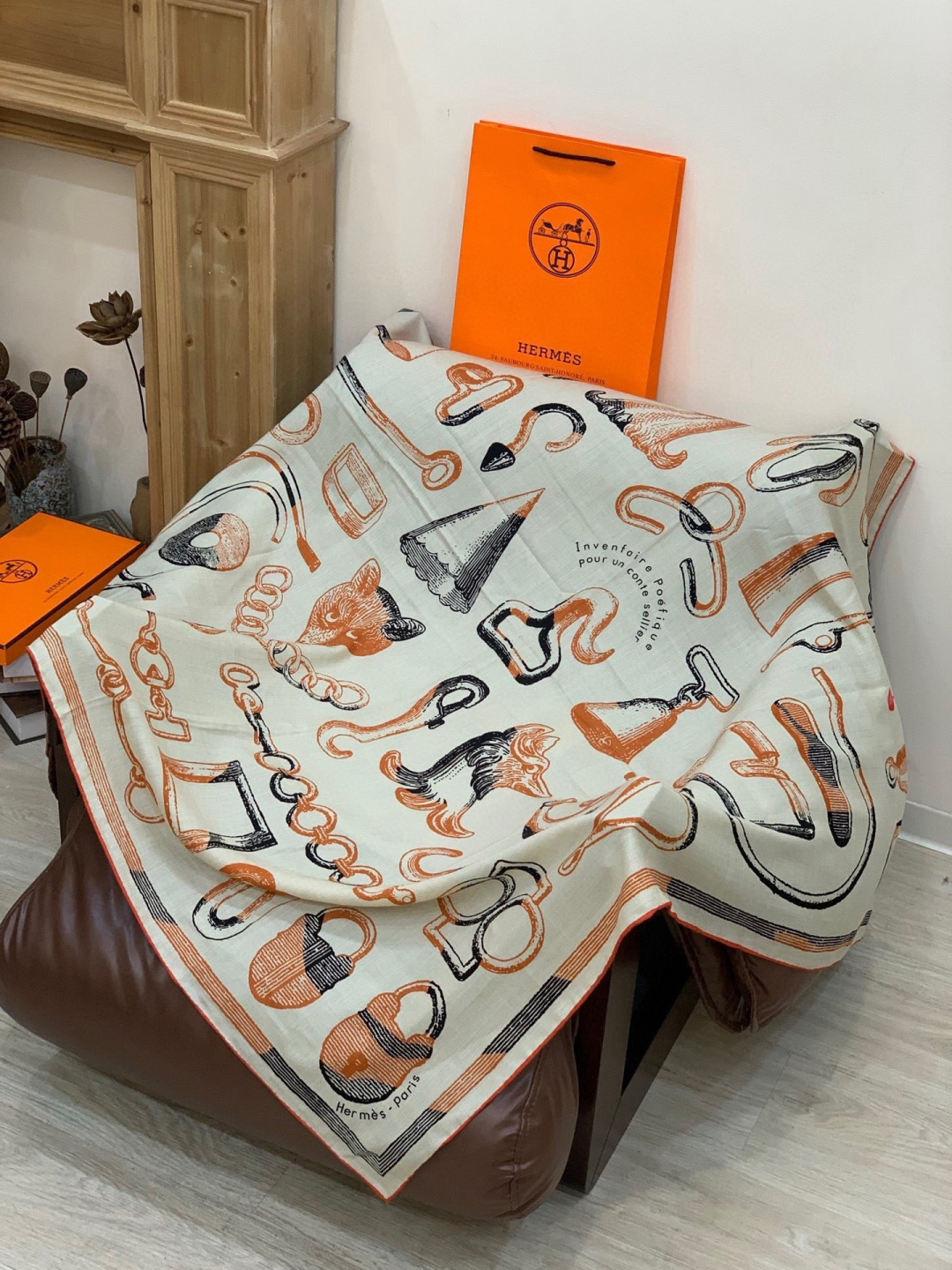 爱马仕(Hermes)【💗】 | “马具故事的诗意回顾”140披肩 【上新❤️】 永远秉承高品质手工卷边