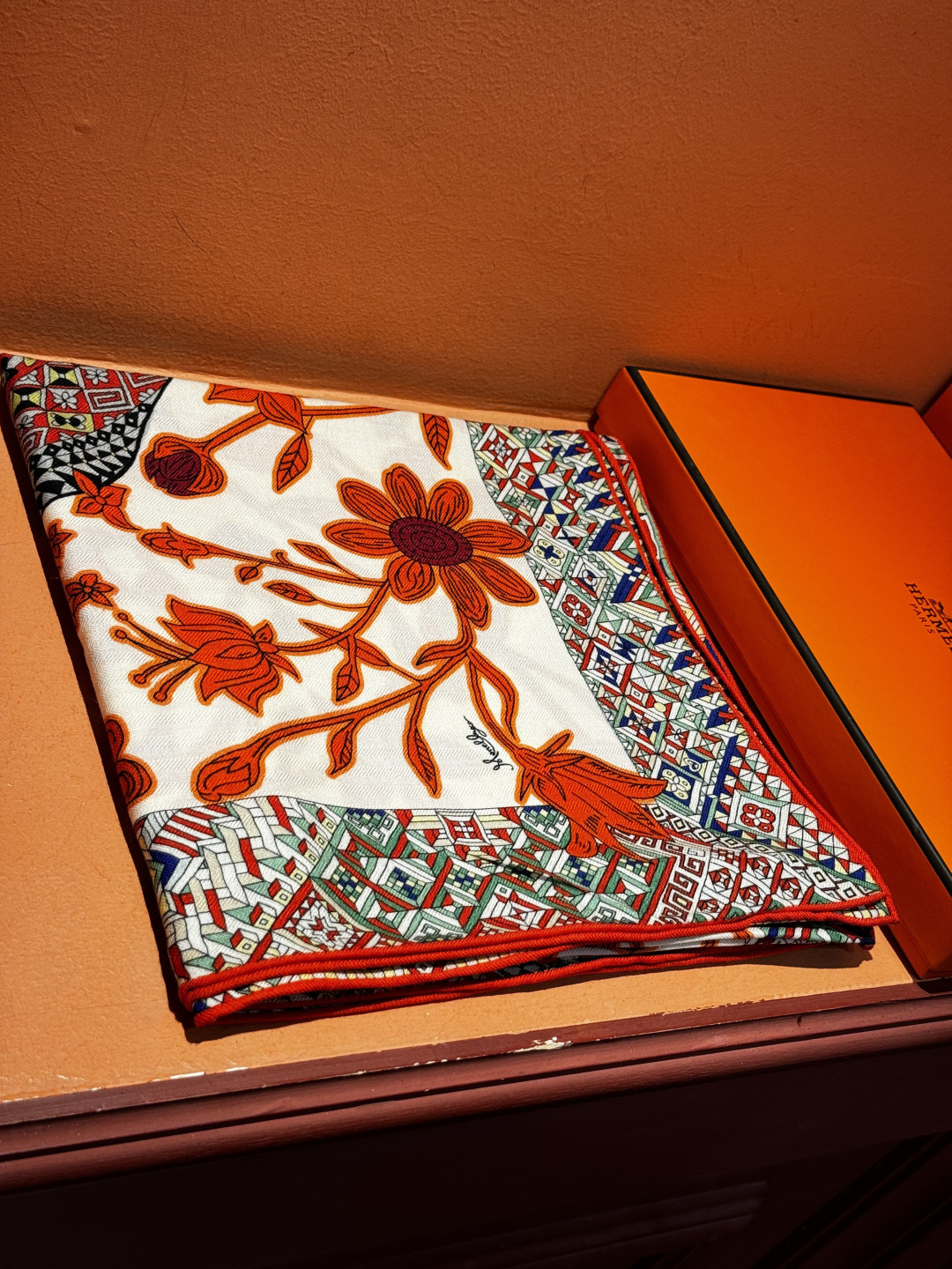 羊绒新款🆕👏👏买了都说好看‼️推荐💕爱马仕双面同色羊绒方巾【美洲豹与蜂鸟双面同色140】，顶级工艺超值‼