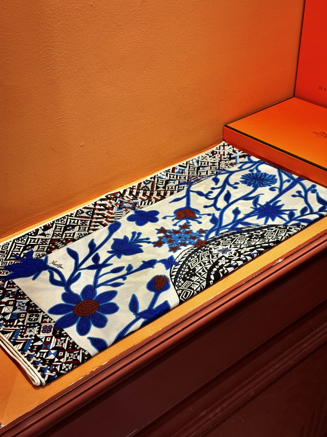 羊绒新款🆕👏👏买了都说好看‼️推荐💕爱马仕双面同色羊绒方巾【美洲豹与蜂鸟双面同色140】，顶级工艺超值‼