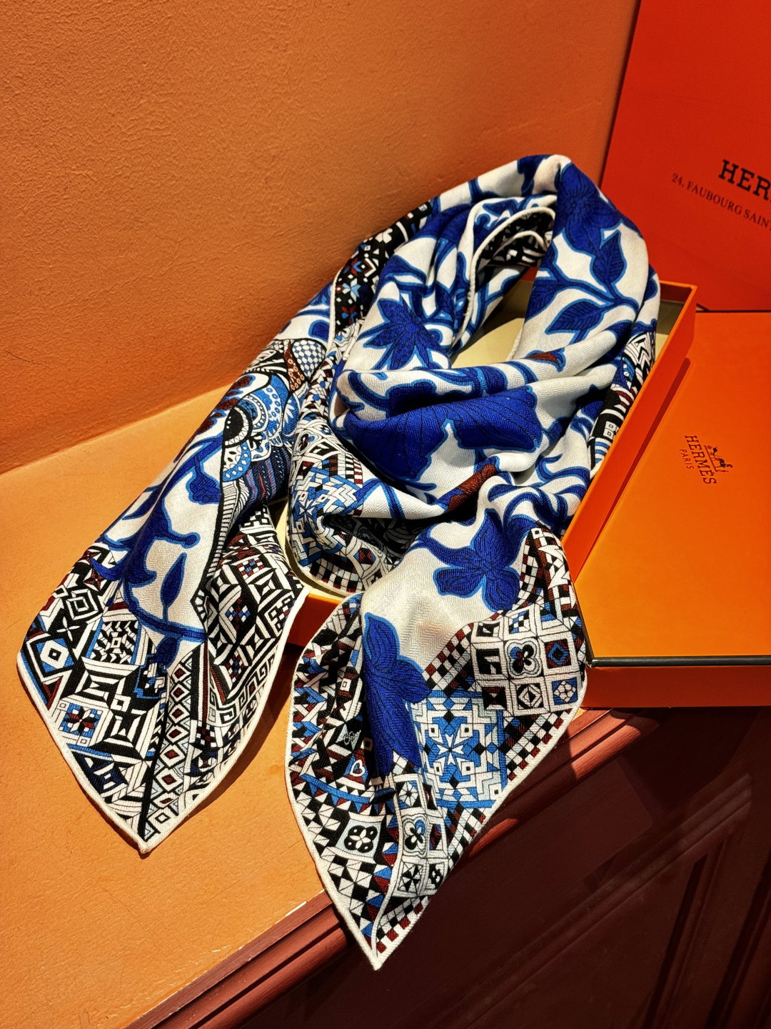 羊绒新款🆕👏👏买了都说好看‼️推荐💕爱马仕双面同色羊绒方巾【美洲豹与蜂鸟双面同色140】，顶级工艺超值‼