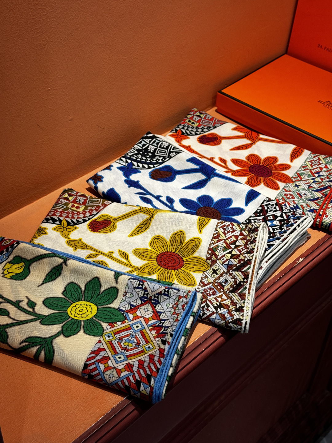 羊绒新款🆕👏👏买了都说好看‼️推荐💕爱马仕双面同色羊绒方巾【美洲豹与蜂鸟双面同色140】，顶级工艺超值‼