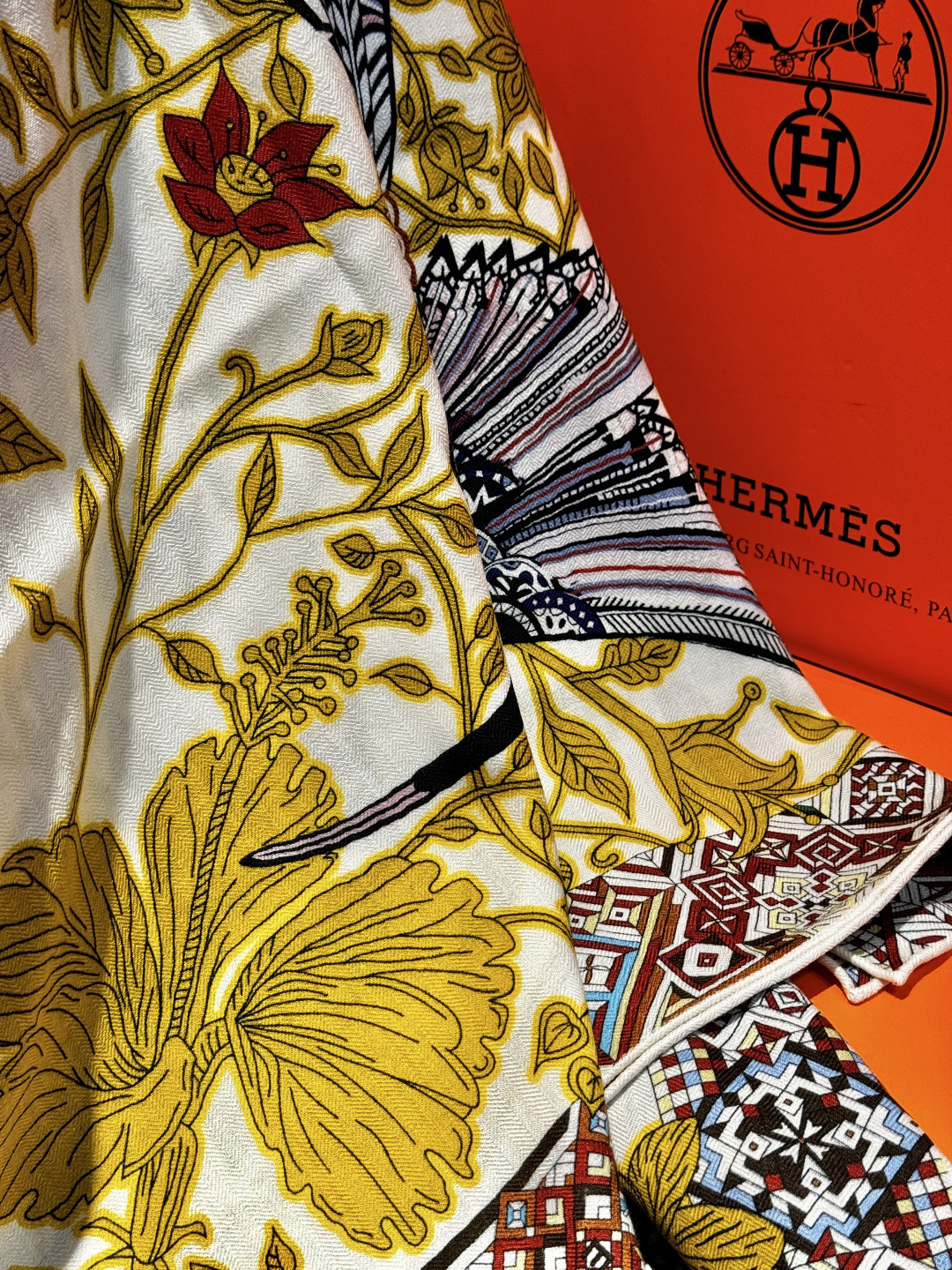 羊绒新款🆕👏👏买了都说好看‼️推荐💕爱马仕双面同色羊绒方巾【美洲豹与蜂鸟双面同色140】，顶级工艺超值‼