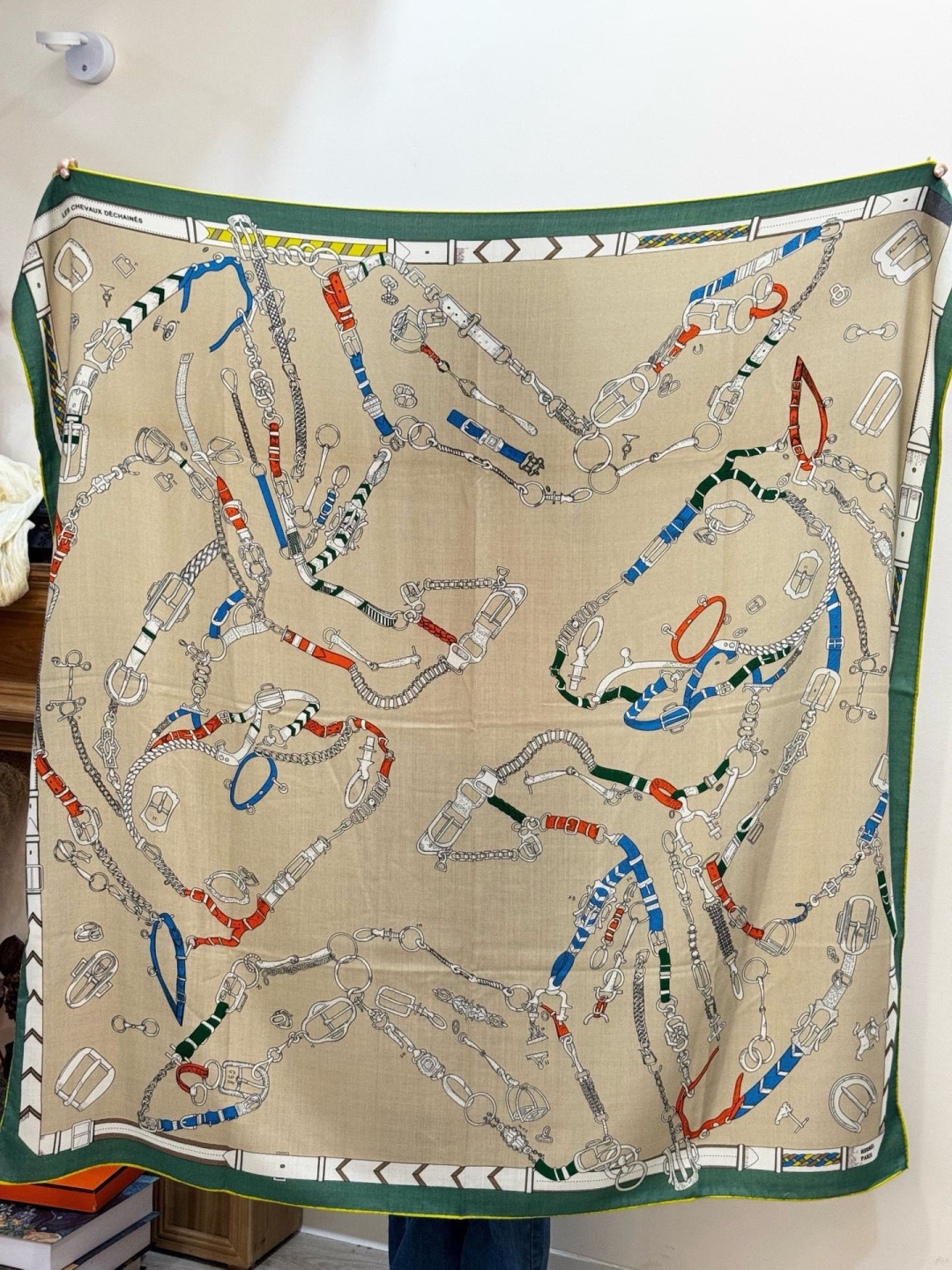 羊绒新款🆕👏👏买了都说好看‼️推荐💕爱马仕双面同色羊绒方巾【跃动的马儿双面同色140】，顶级工艺超值‼️