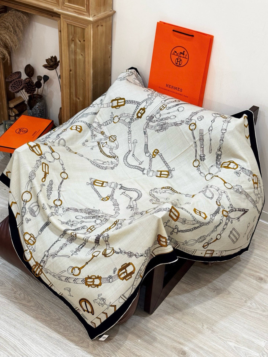 羊绒新款🆕👏👏买了都说好看‼️推荐💕爱马仕双面同色羊绒方巾【跃动的马儿双面同色140】，顶级工艺超值‼️