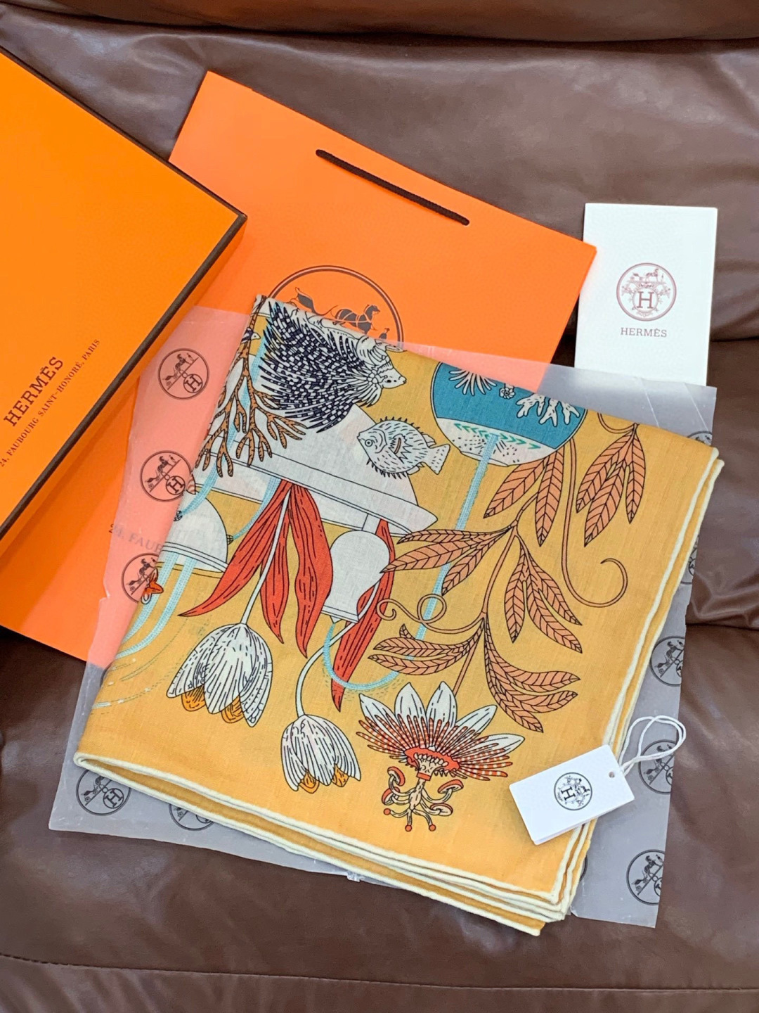 羊绒新款🆕👏买了都说好看‼️推荐💕爱马仕双面同色羊绒方巾，【奇珍乐园双面同色140】顶级工艺超值‼️爱马