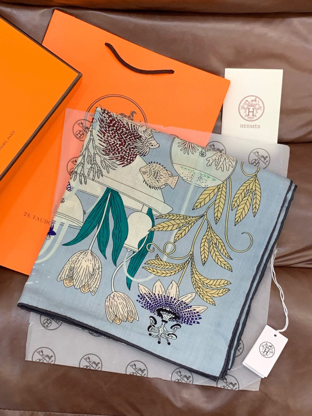 羊绒新款🆕👏买了都说好看‼️推荐💕爱马仕双面同色羊绒方巾，【奇珍乐园双面同色140】顶级工艺超值‼️爱马