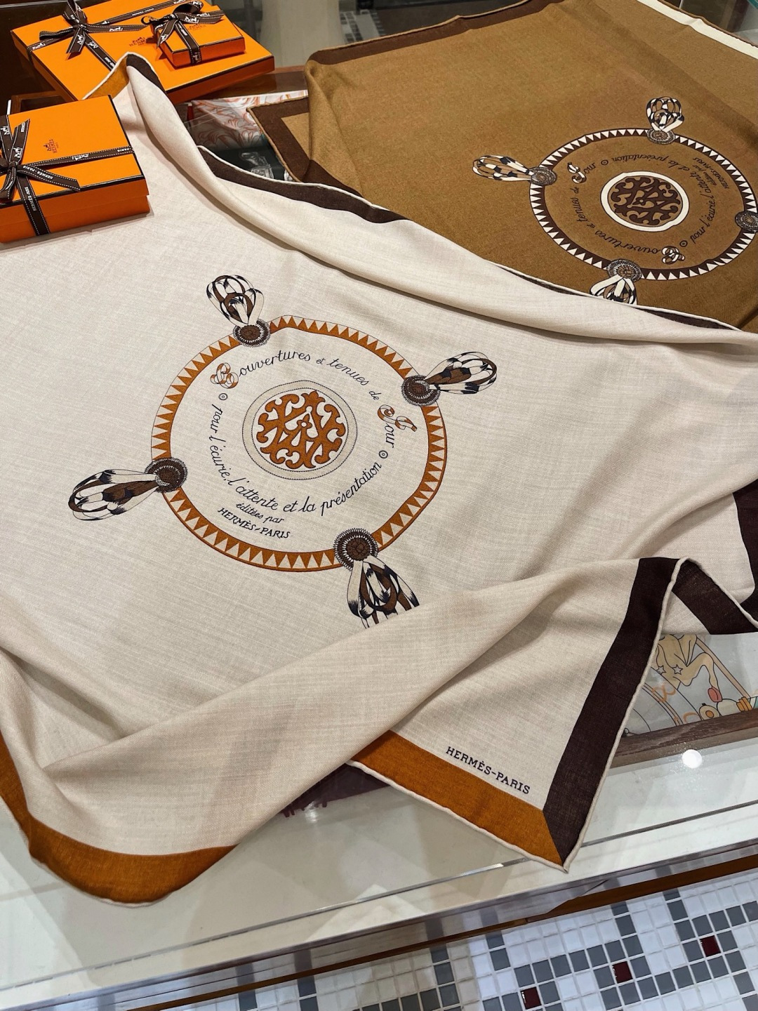 上新❤️ 【▪️摩登重磅圈C位！官网已断货，各种加价都巨难买！！！Hermes 秋冬首款140羊绒真丝围