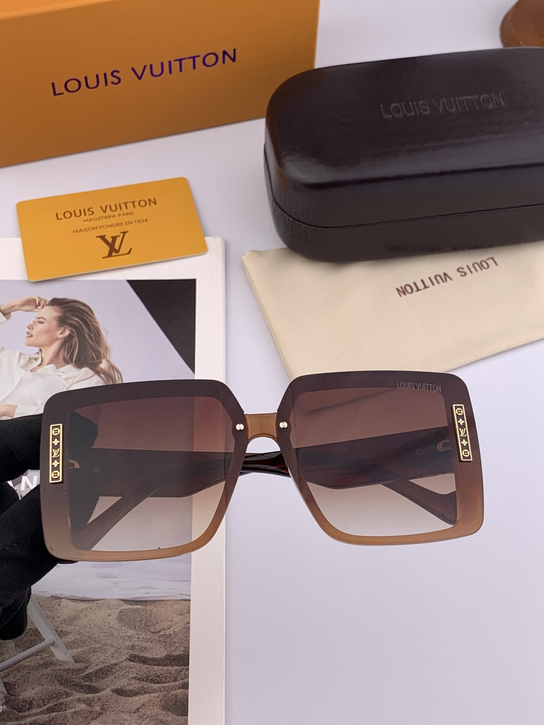 lv大框太阳镜墨镜经典的方框设计，不挑脸型，无论搭配大衣还是连衣裙都非常显气质预防紫外线 型号：型号：L