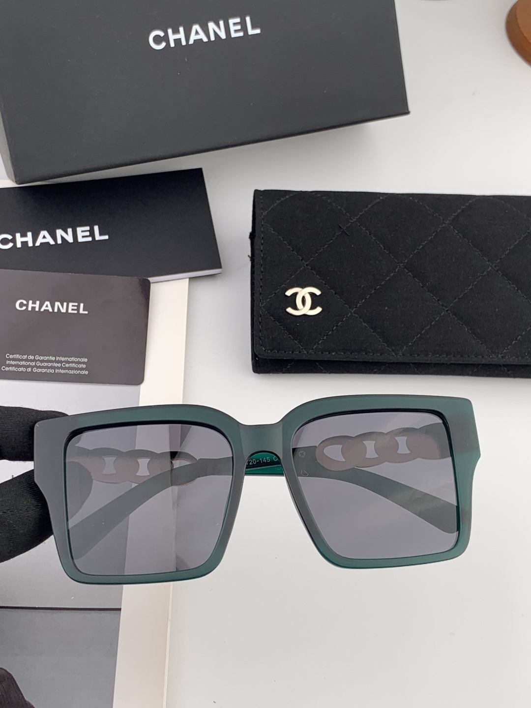 🎊。Chane✨新款女装太阳眼镜 镜腿高档 香奈儿专属LOGO使眼镜更具有国际大牌范 ☺️😘工艺精湛 高