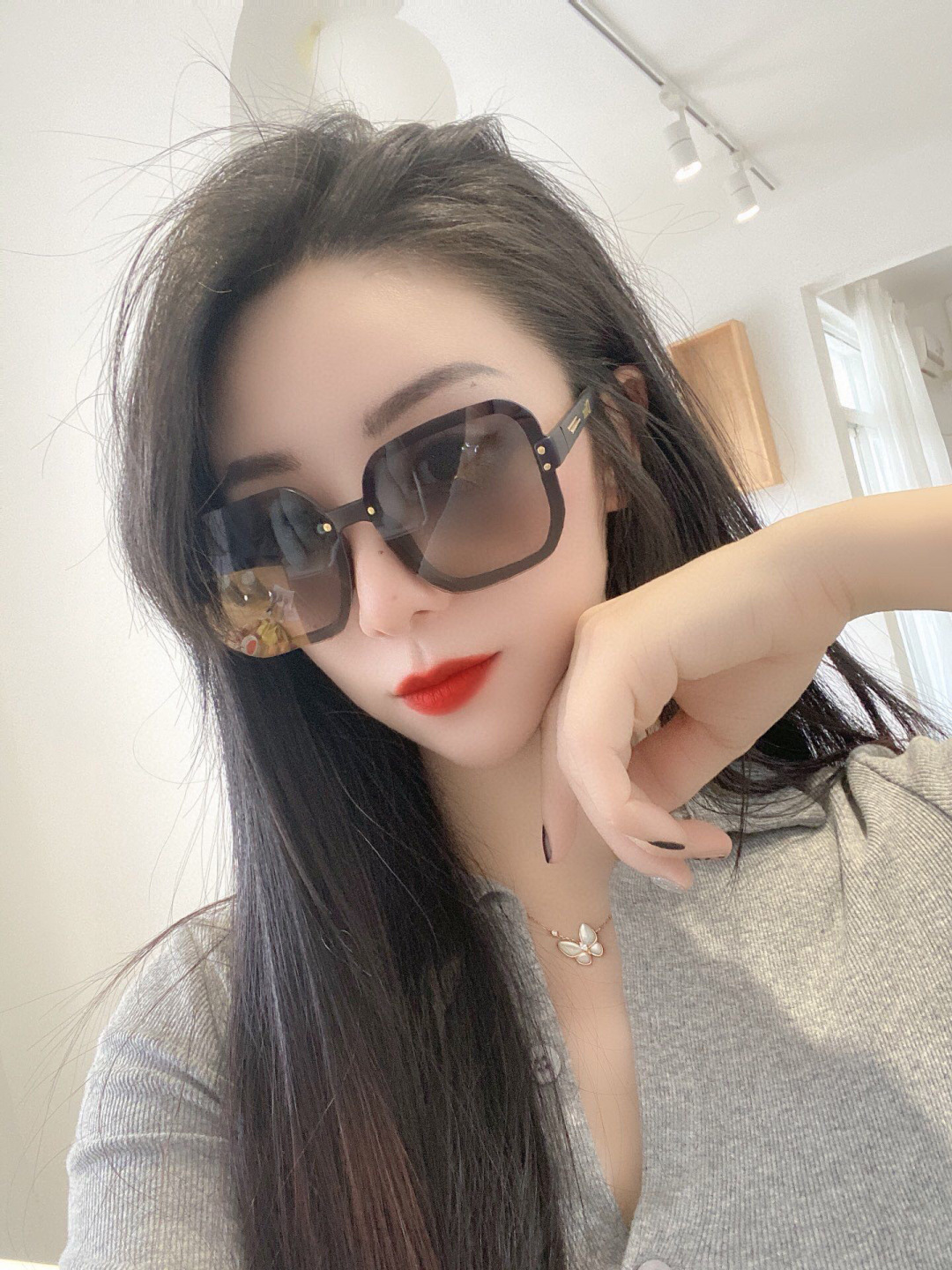 GUCCI 新款尼龙偏光太眼镜，无框钻石 切边更有质感，大气女人范儿，大脸小脸都好看 ！型号：G0322