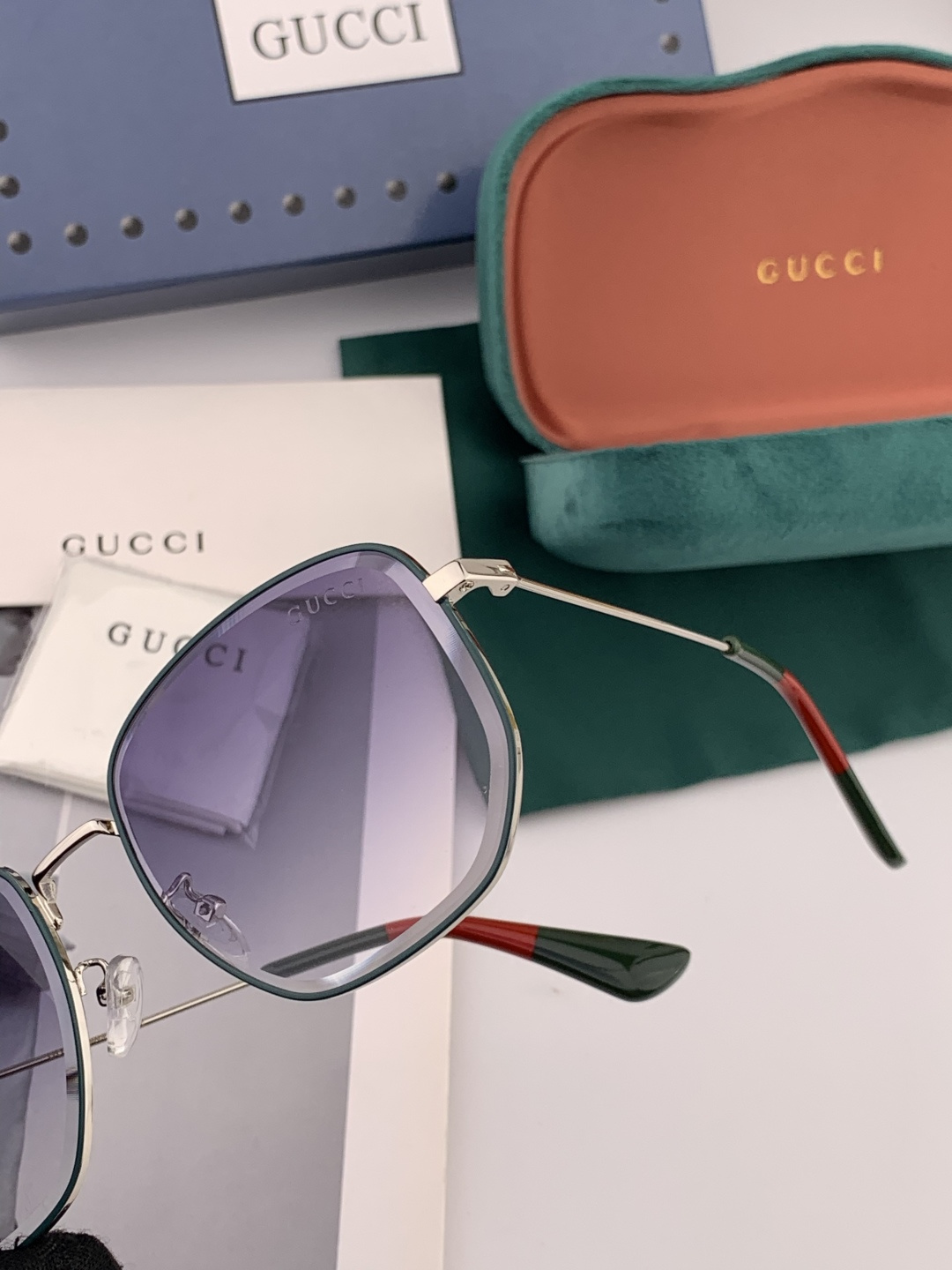 GUCCI 新款尼龙偏光太眼镜，无框钻石 切边更有质感，大气女人范儿，大脸小脸都好看 ！型号：G0322