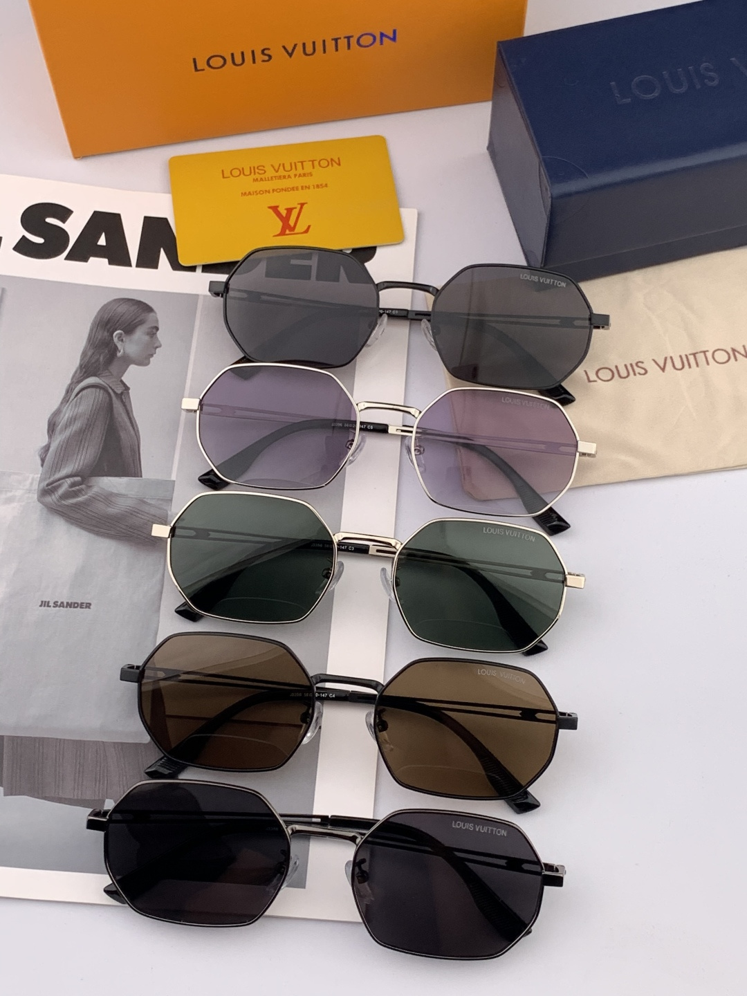 Lv 。 高品质男女款墨镜 👍 进口宝丽来偏光镜片 。蛤蟆镜 开车钓鱼都可 。百搭显瘦墨镜韩版男士飞行员